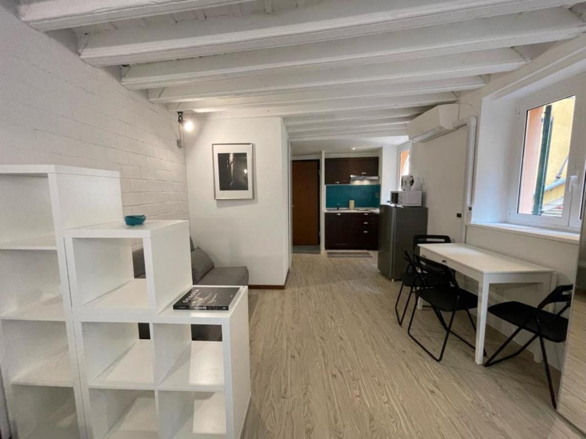 Travi E Grigio Studio Maddalena - Genovainrelax Lägenhet Exteriör bild